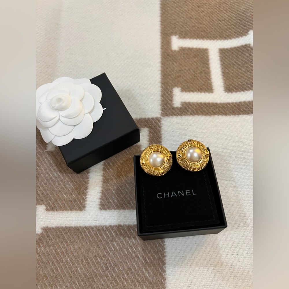 Vintage Faux Pearl CC Clip on Earrings